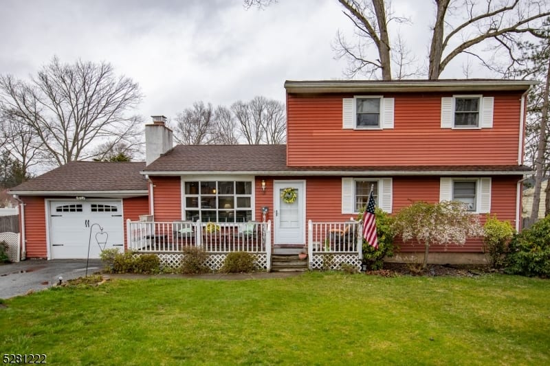 15 Madoc Trl, Jefferson Twp, NJ 07438