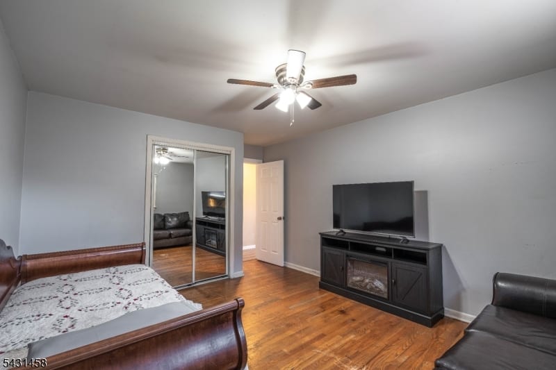 988 Wootton St photo 11