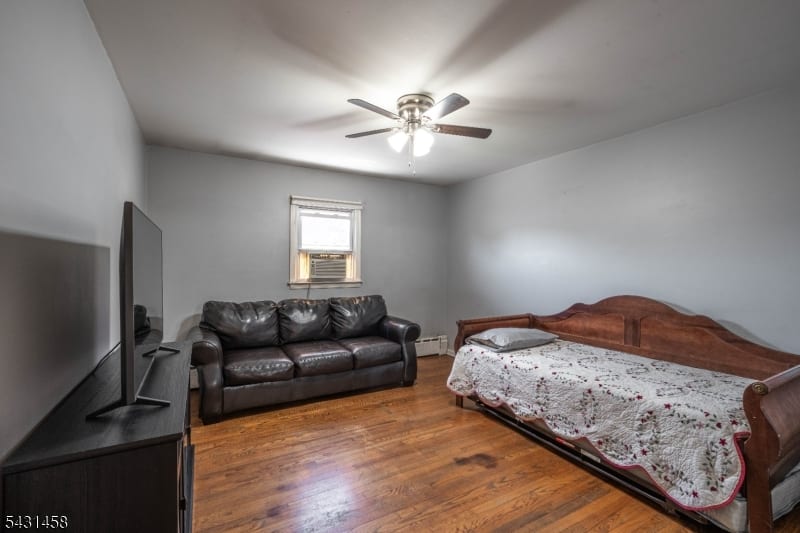 988 Wootton St photo 12
