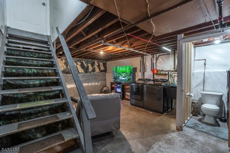 988 Wootton St photo 14