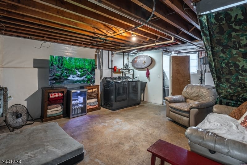 988 Wootton St photo 15