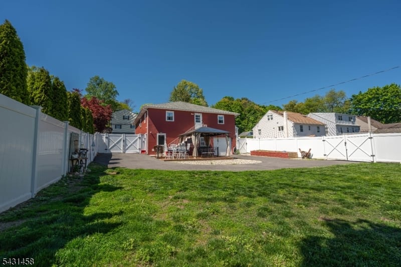 988 Wootton St photo 25