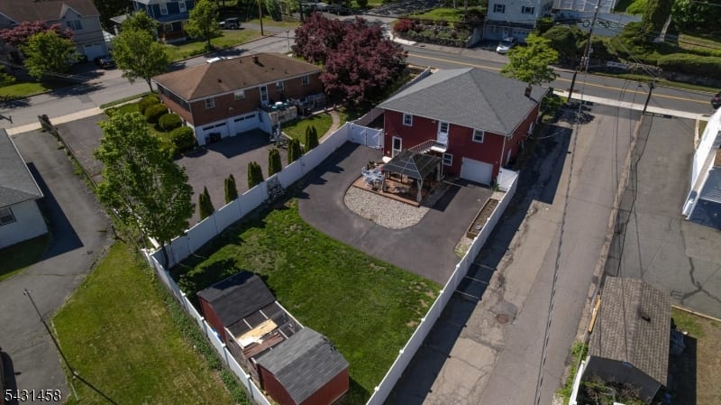 988 Wootton St photo 30