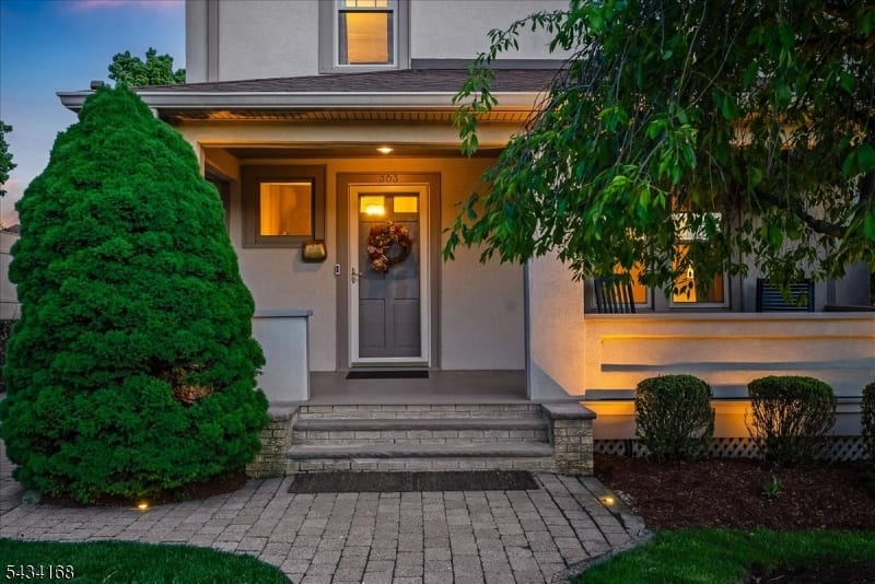 303 Highland Ave photo 3