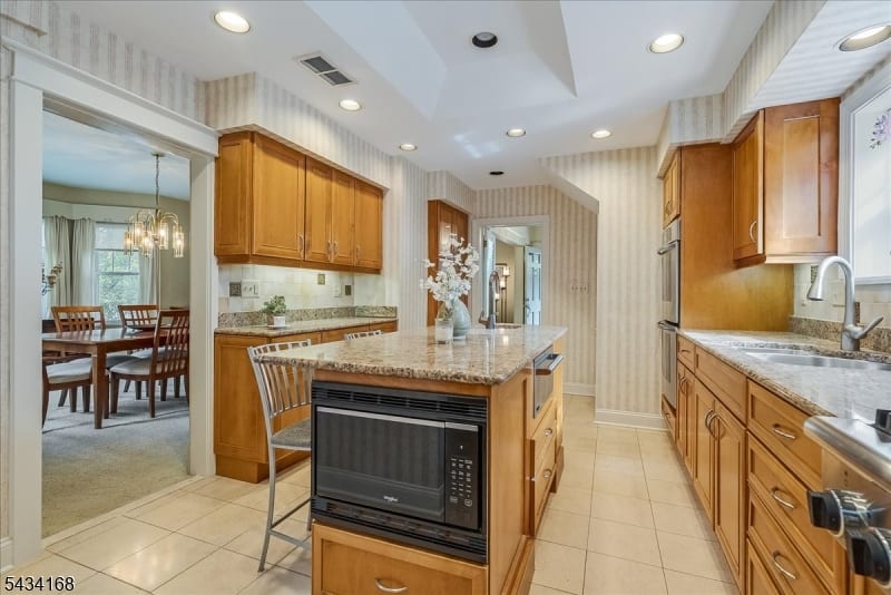 303 Highland Ave photo 18