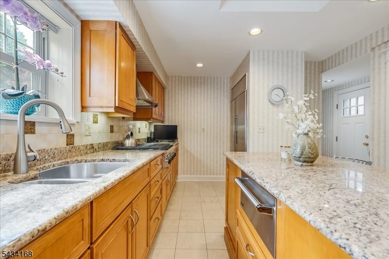 303 Highland Ave photo 20