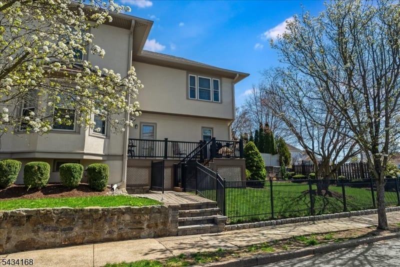 303 Highland Ave photo 37