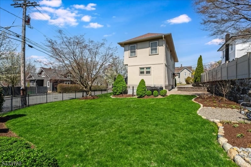 303 Highland Ave photo 38
