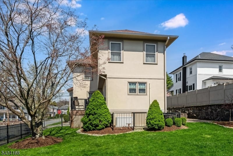 303 Highland Ave photo 40